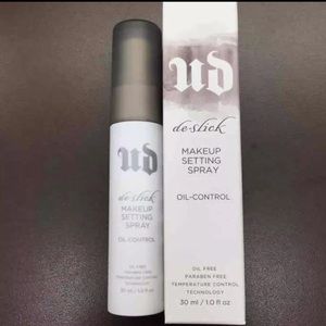 De-Slick Makeup Setting Spray